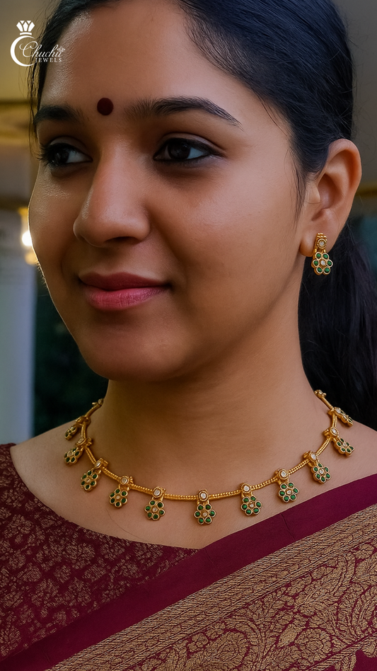 Elegant Gold Choker Necklace with Matching Earrings – Traditional Green Stone Set
