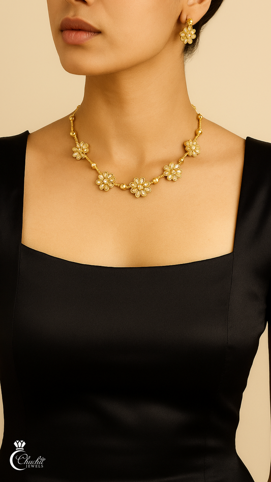 Gold-Plated Floral Necklace with White Stones – Elegant Jewelry